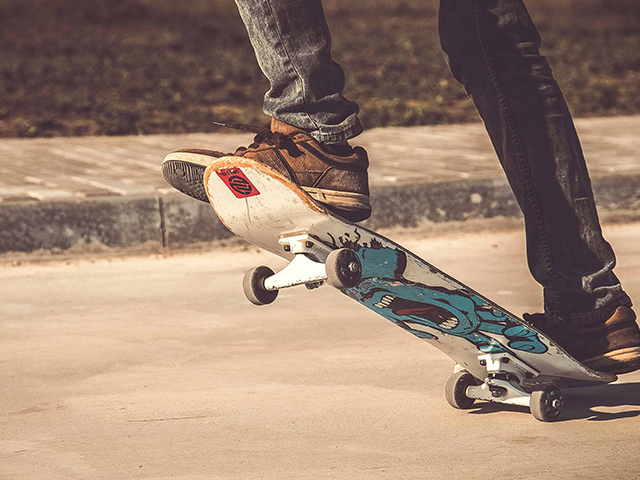 【あすつく】 スケートボード 46インチのスケートボード長いボードスケートボード初心者のためのスケートボード初心者女の子の男の子の大人のPro